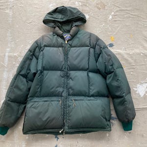 Large 1970s Green Herters Hudson Bay Goose Down Quilted Nylon Jacket with Hood Coat LL Bean 70s 60s 1960s