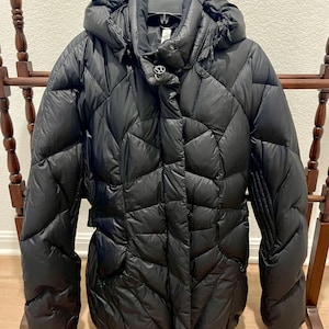 Lululemon Goose Down Black Vintage Jacket: Removable Hood, Water-Repellent and Windproof, Older-Style Puffer, Cuffs with Thumbholes, Size 12