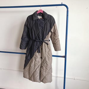 Medium 80s Women's Bill Blass Puffer Coat / Black Tan Down Long Quilted Jacket
